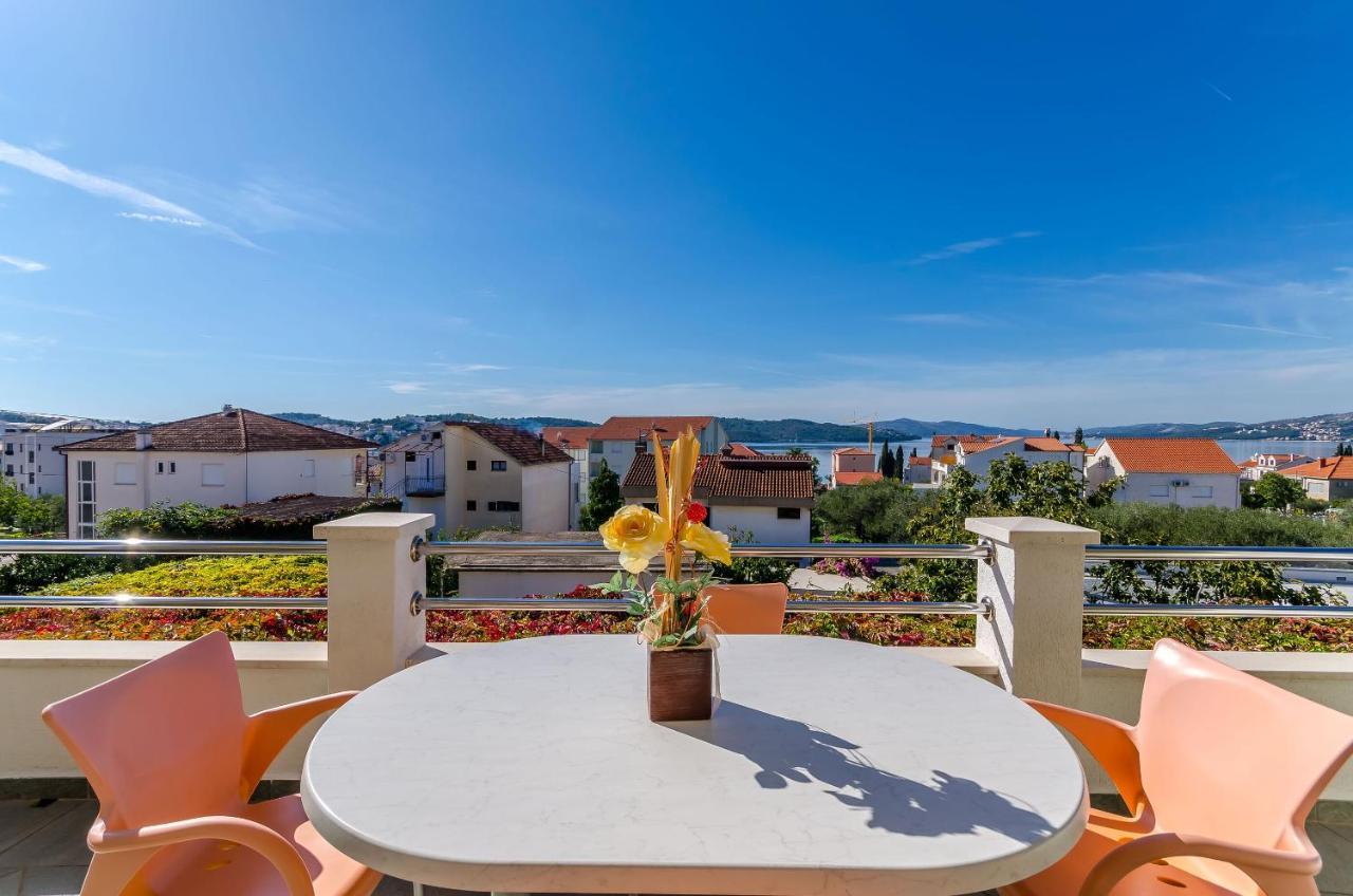 Apartments Palm Tree Trogir Buitenkant foto