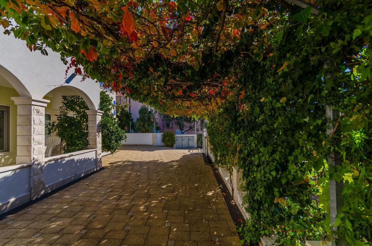 Apartments Palm Tree Trogir Buitenkant foto